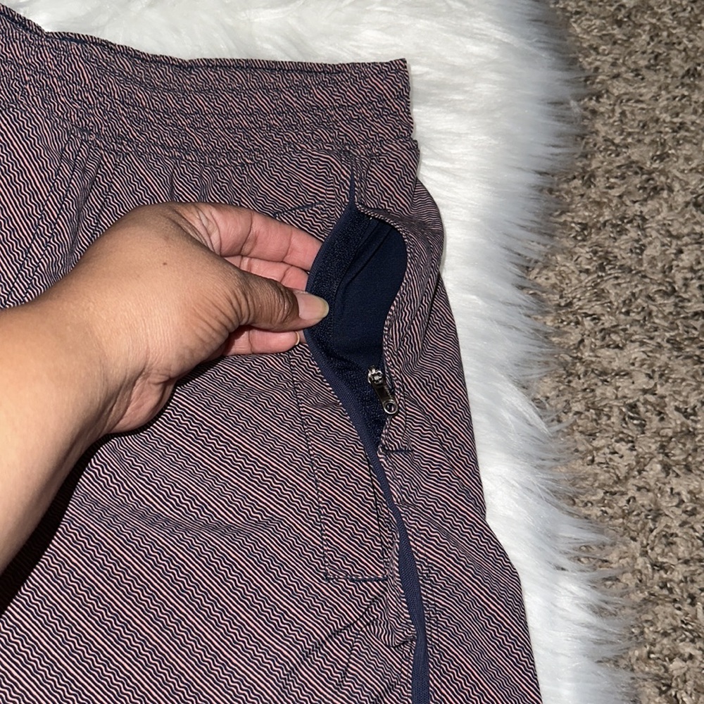 Lululemon Men’s Medium Shorts - Picture 4 of 8